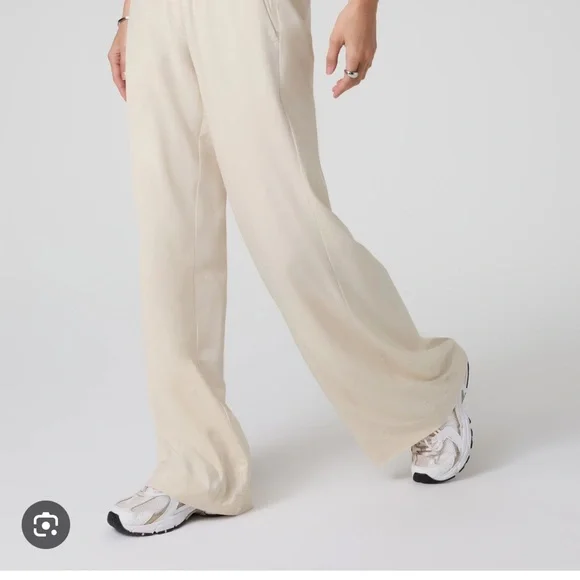 NWT Vuori Haven Pants Ribbed Wideleg Lightweight Soft Suede Women’s Size M Cream - Picture 4 of 15